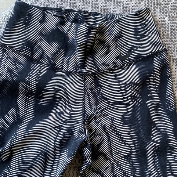 Nike crop leggings in XS - Picture 2 of 3